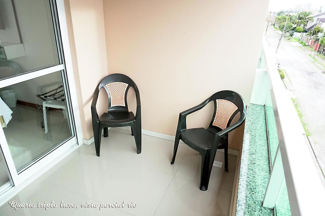 Quarto Triplo com Vista Parcial do Rio